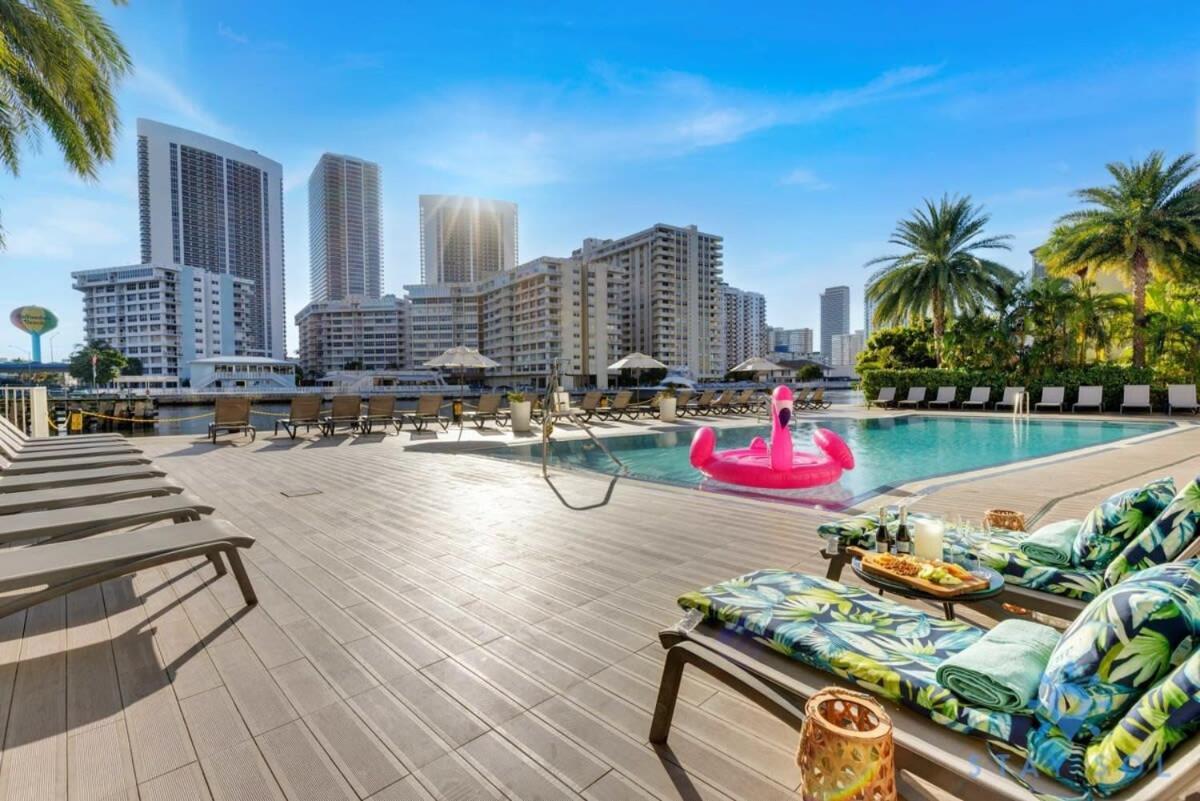 Infinite View With Balcony,Pool Plus Near Beach ฮาลลันเดลบีช ภายนอก รูปภาพ